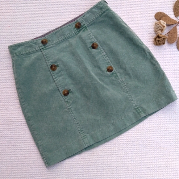 Vineyard Vines Dresses & Skirts - Corduroy Mini Skirt, Size 2